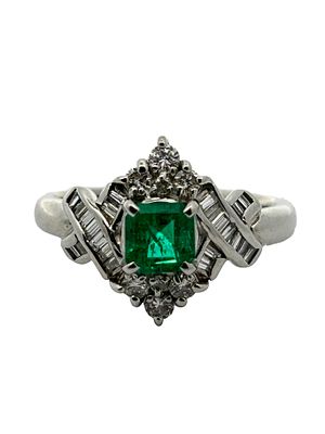 Platinum Emerald & Diamond Ring. CJI1962/18-MOSA 
This elegant 14k white gold ring features a 