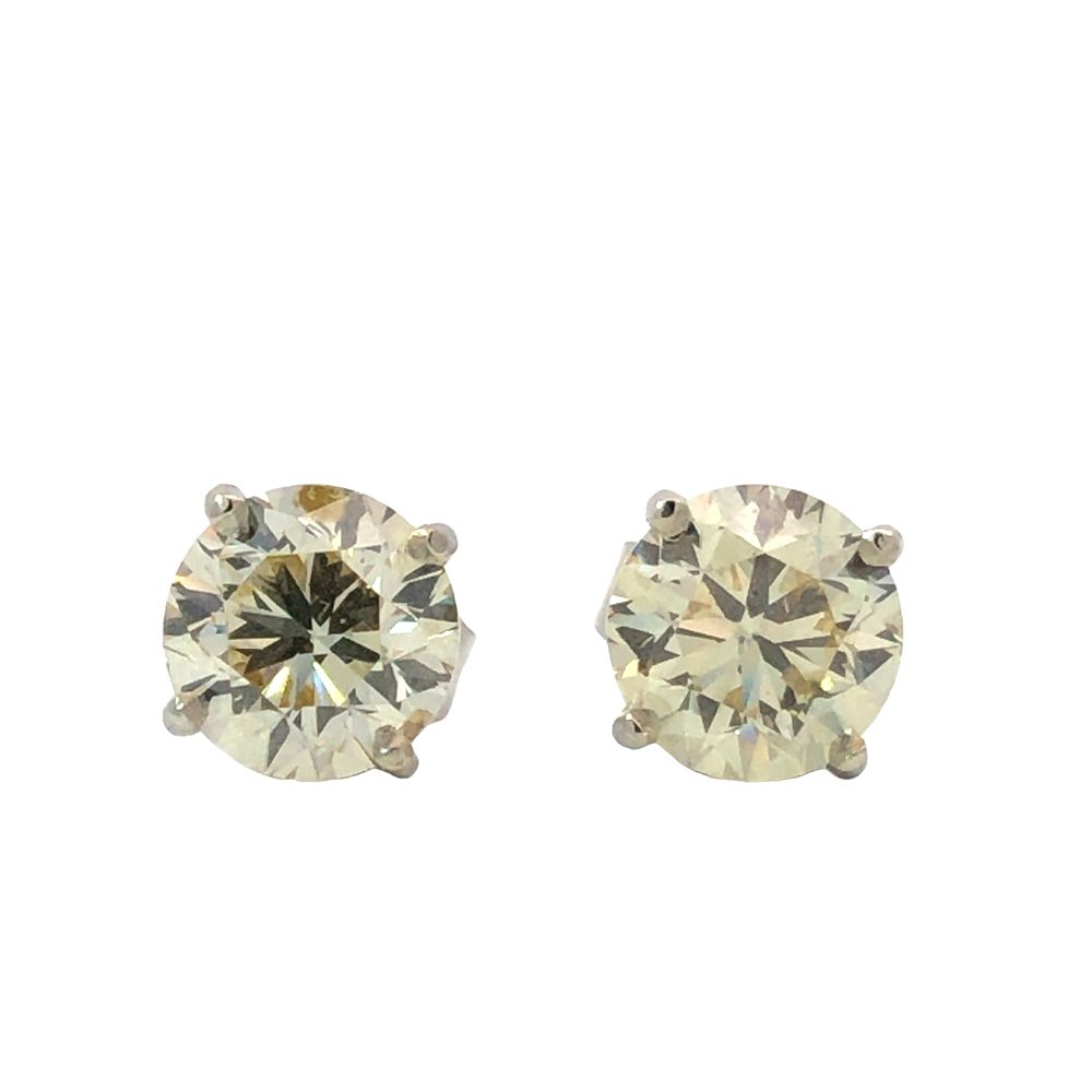 Elegant Diamond Stud Earrings. IS2172/7-MYSS 
This elegant pair of 14K white gold stud earrings 