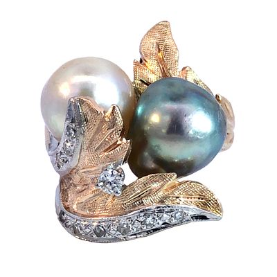 Vintage 14k White Grey Baroque Pearl Bypass Ring. S/9.3-MOSS 
This charming vintage ring 