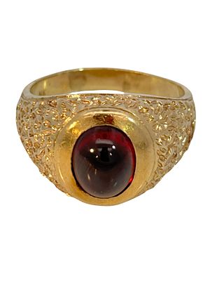 14k Synthetic Ruby Ring. S/13.4-MMSS 
This unique 14k yellow gold ring features a striking 