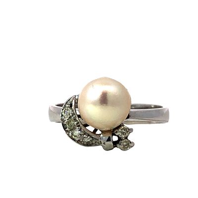 South Sea Pearl & Diamond Ring. E7352/28-NNS 
This exquisite 14k white gold ring features a 