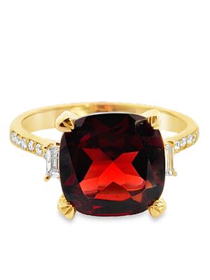 EFFY Garnet & Diamond Ring. DTI0339/25-YSN 
This is an elegant EFFY Collection Garnet and 