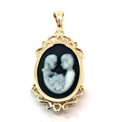 Young Lovers Cameo Pendant. S/4.7-NSS Capture a tender moment with this beautifully crafted 