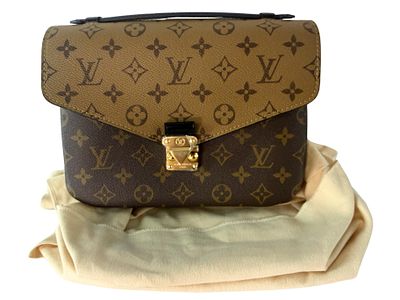 Louis Vuitton Pochette Metis Bag. S/MTYS 
Masterfully crafted in reverse monogram canvas, this 