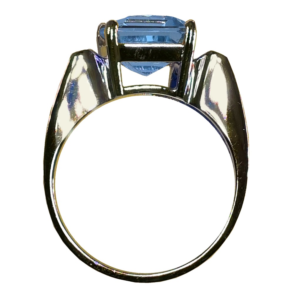 14K Aquamarine Ring