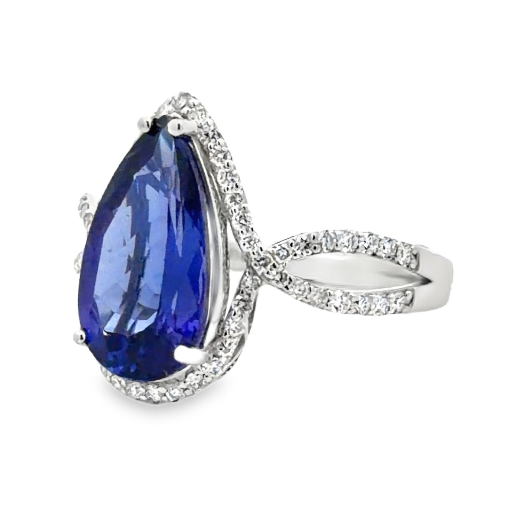 Tanzanite & Diamond Ring