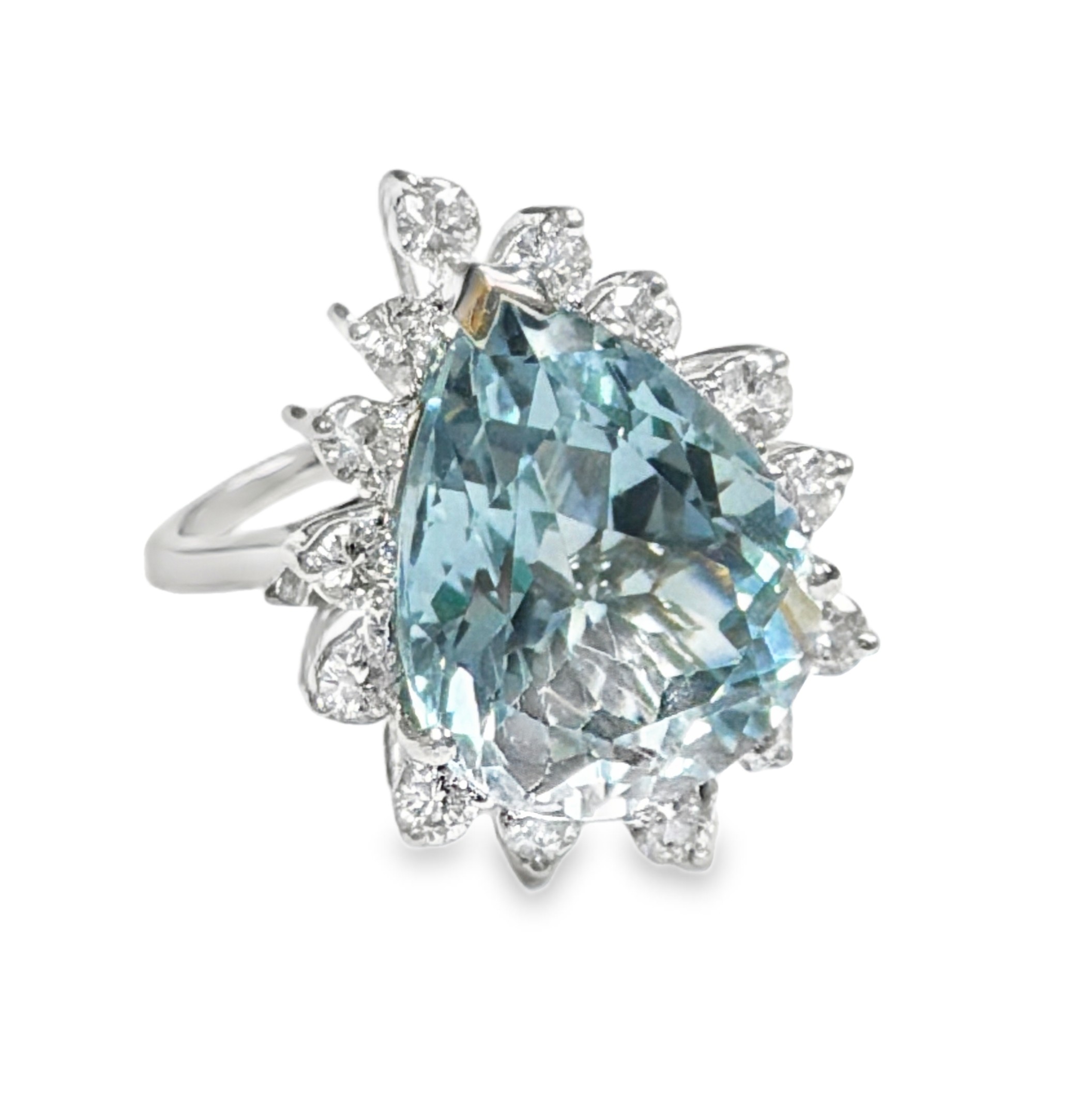 Sparkling Natural Aquamarine and Diamond Ring