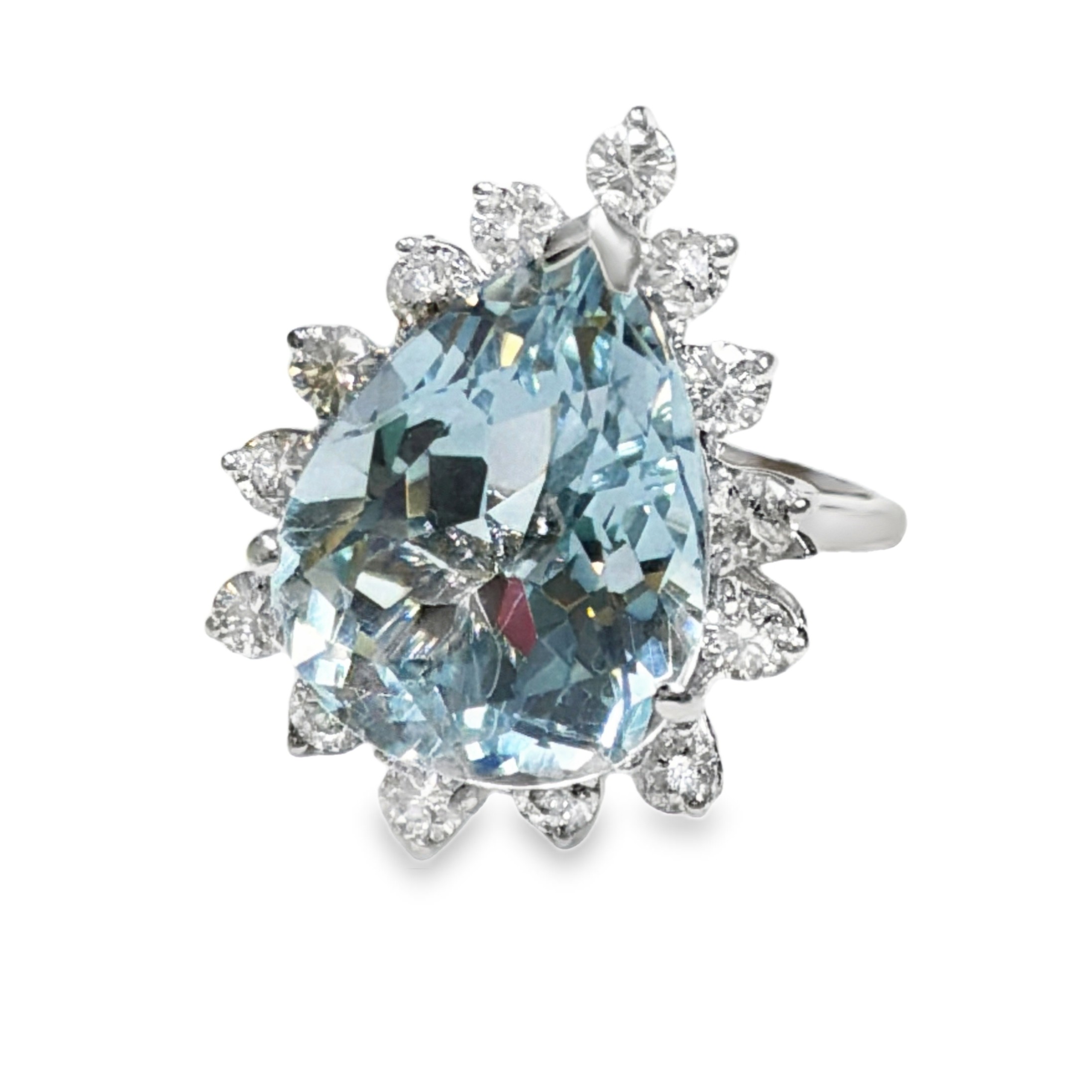 Sparkling Natural Aquamarine and Diamond Ring
