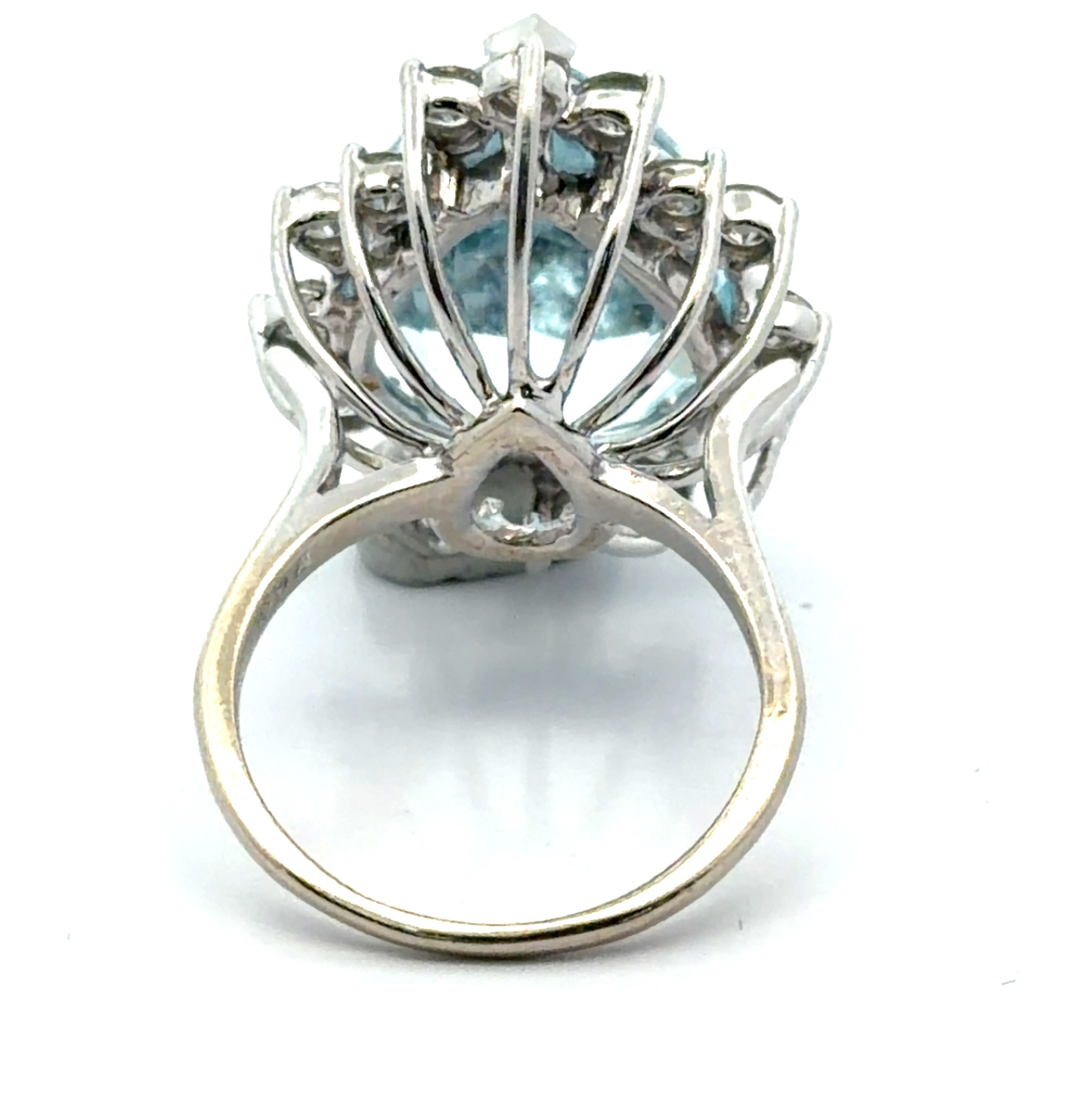 Sparkling Natural Aquamarine and Diamond Ring