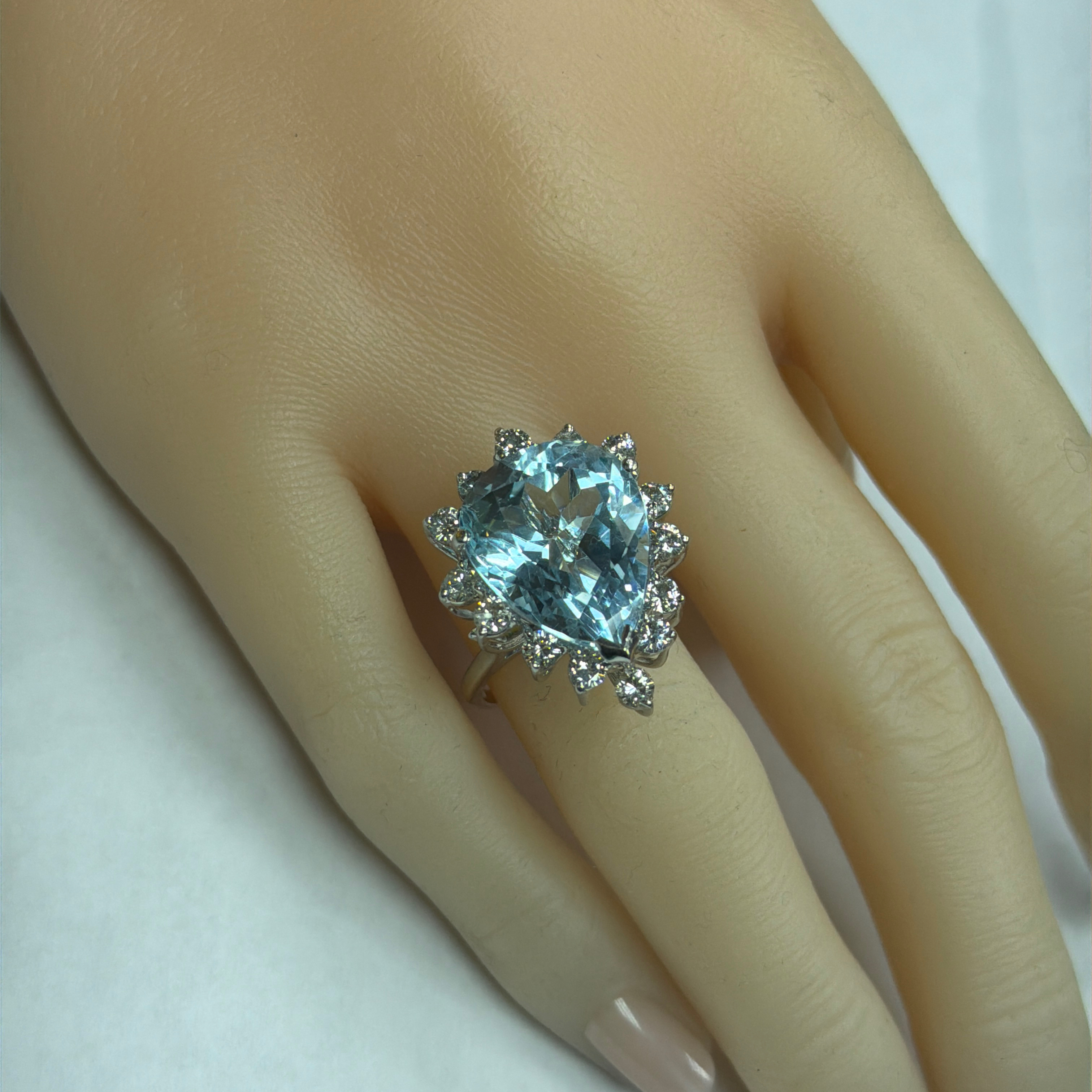 Sparkling Natural Aquamarine and Diamond Ring