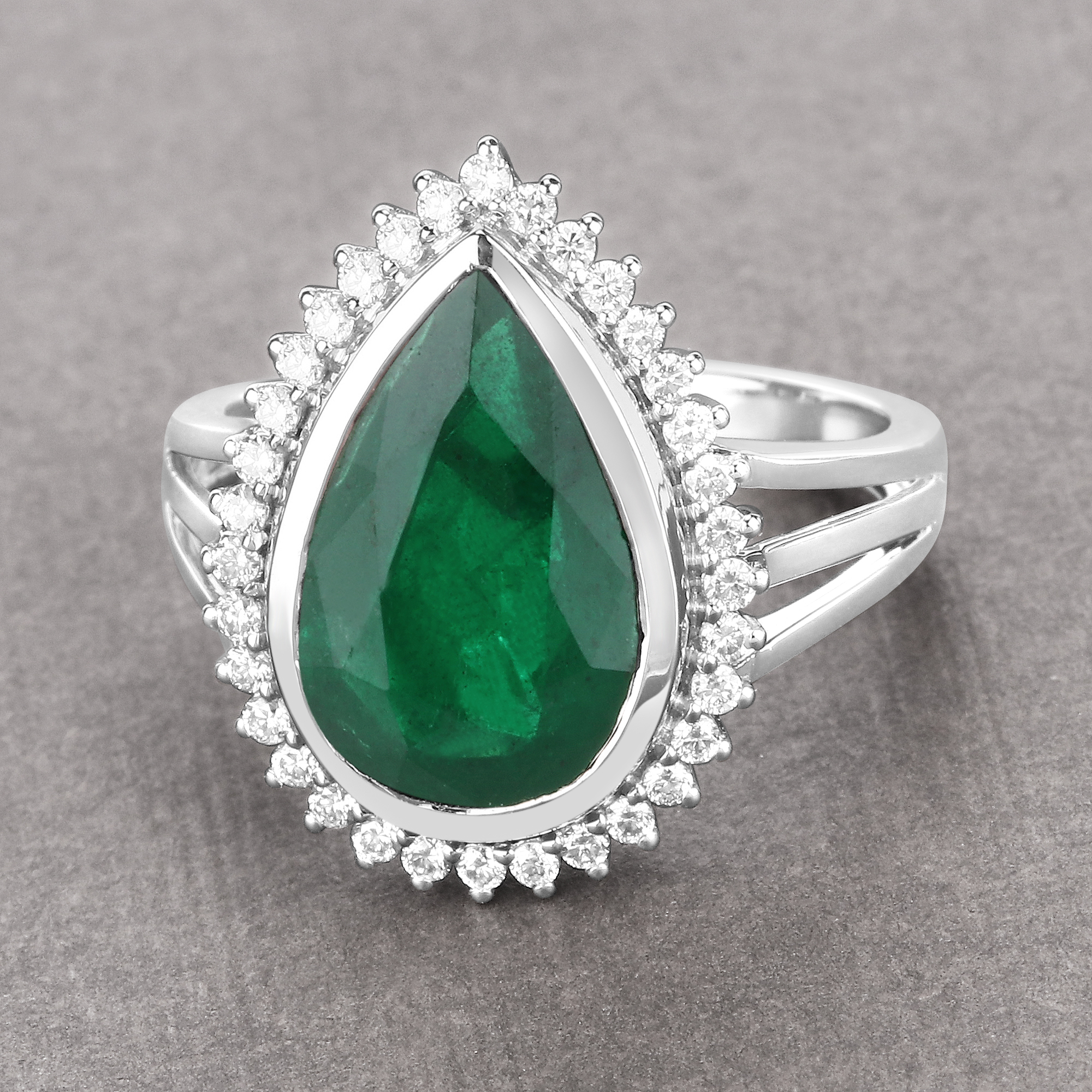 IGI Certified 3.67CT Zambian Emerald and Natural Diamond Ring