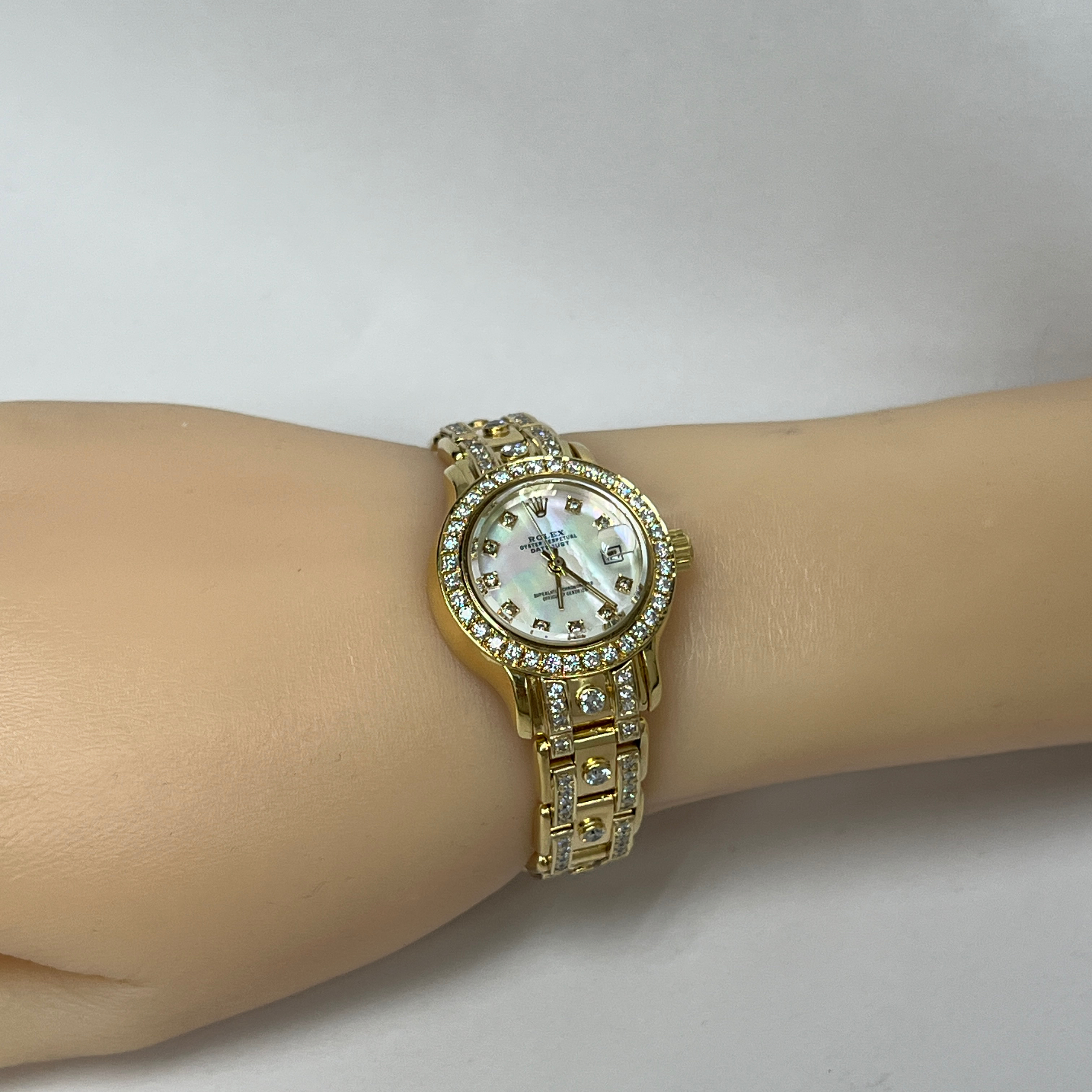 18K Natural Diamond MOP Assembled Watch