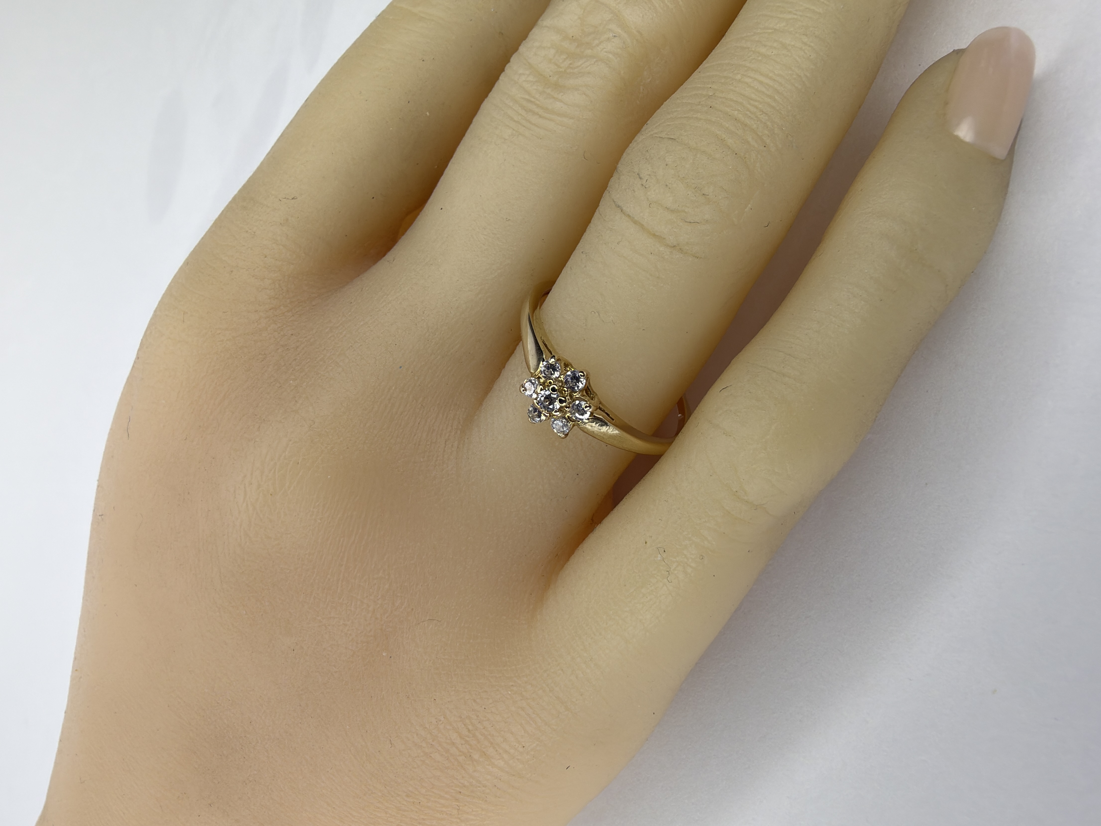 10K Flower CZ Ring