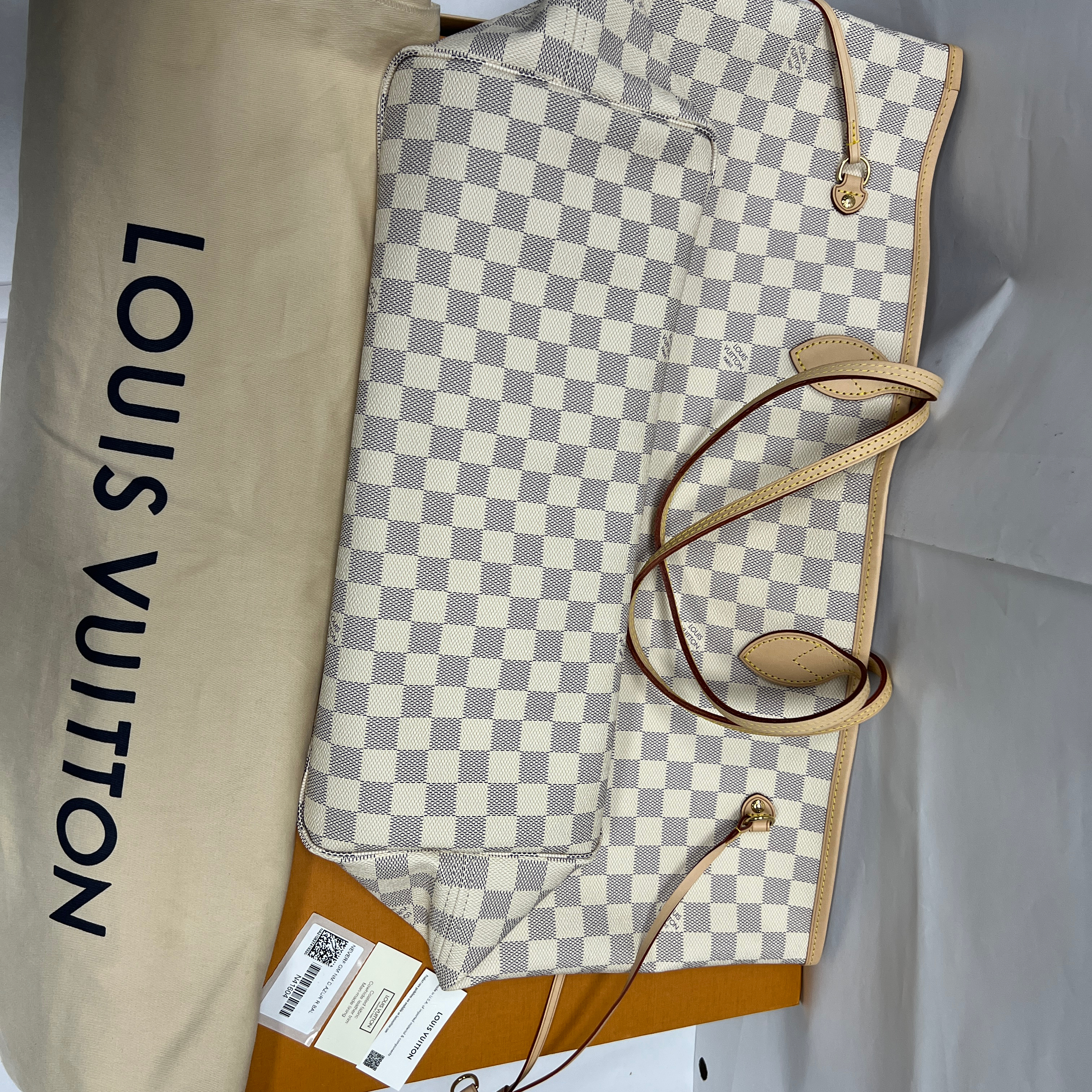 Louis Vuitton Neverful MM in Damier Azur Canvas Tote