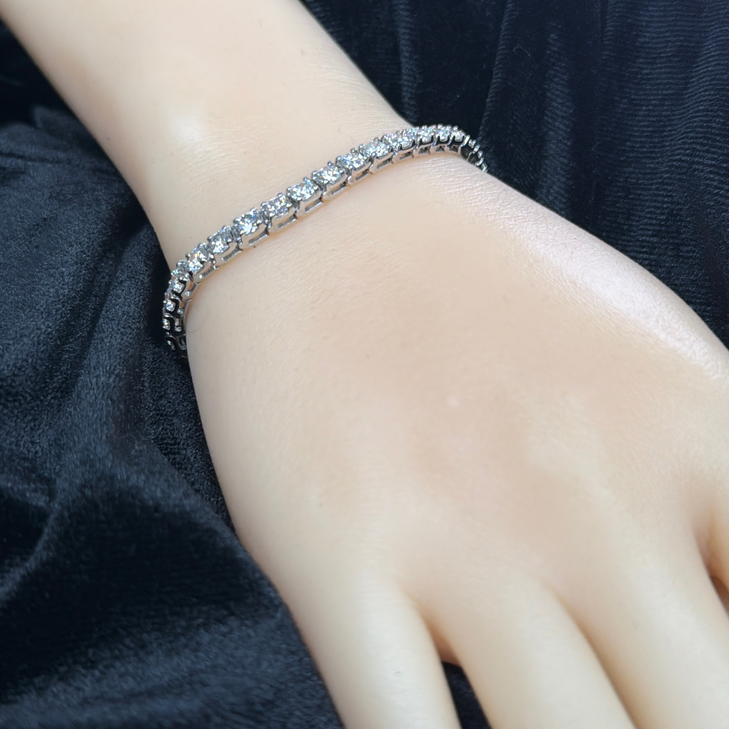 7.00 CTW Round Natural Diamond Line Tennis Bracelet