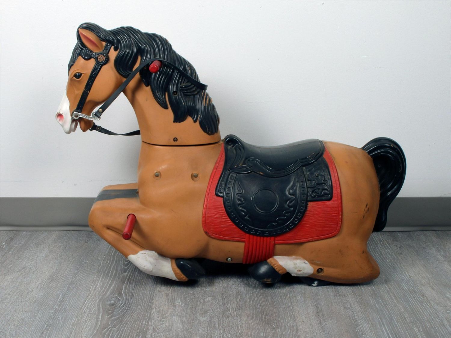 Lot 52 VINTAGE 1960'S TONY THE PONY ELECTRIC RIDE ON HORSE Converse