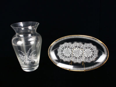 AVON & CRYSTAL CLEAR STUDIOS IN BOX. AVON &amp; CRYSTAL CLEAR STUDIOS IN BOX 
Avon etched vase 