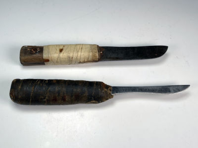 PAIR OF VINTAGE SHIV KNIVES WITH WRAPPED WOODEN HANDLES - 8.5 INCHES 
Uncover a piece of edged 