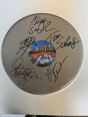 Boston band signed drum head autographed by Tom Scholz, Brad Delp, Barry Goudreau, Fran Sheehan 