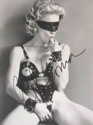 Madonna signed photo. GFA Authenticated. Madonna signed photo. 8x10 inches GFA authenticated