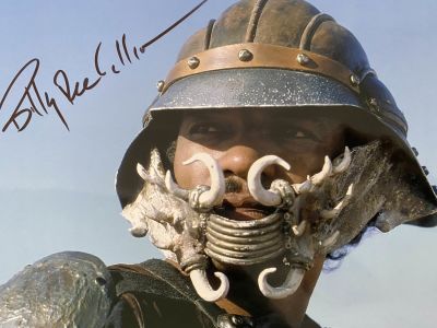 Star Wars Billy Dee Williams signed movie photo. Star Wars signed movie photo autographed by 