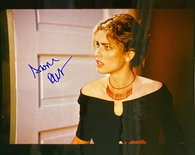 Amanda Peet signed movie photo. 8X10 Inches