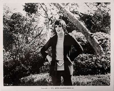Arthur Liza Minelli signed photo. Liza Minelli autographed photo. 8x10 inches.