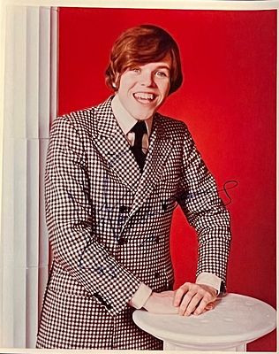 Herman's Hermits Peter Noone Signed Photo. Herman's Hermits' Peter Noone Signed Photo. 8x10 inches.