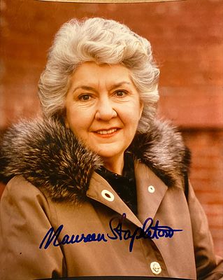 Reds Maureen Stapleton signed photo. Maureen Stapleton signed photo. 8x10 inches