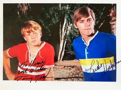 Flipper Luke Halpin and Tommy Norden signed photo. Luke Halpin and Tommy Norden- 8x10 inches