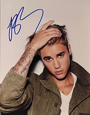 Justin Bieber Signed Photo. 8x10 inches
