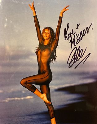 Supermodel Elle Macpherson signed photo. Elle Macpherson signed photo. 8X10 Inches