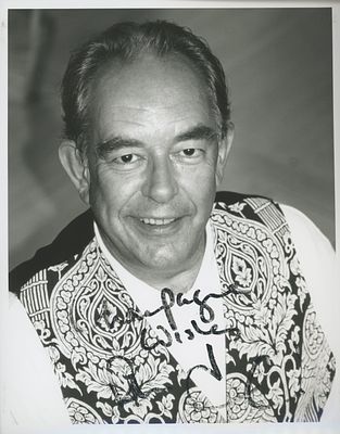 Lifestyles Of The Rich And Famous Robin Leach signed photo. Robin Leach signed photo. 8x10 inches