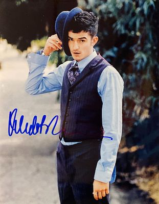Pirates of The Carribean Orlando Bloom signed photo. Orlando Bloom signed photo. 8x10 inches