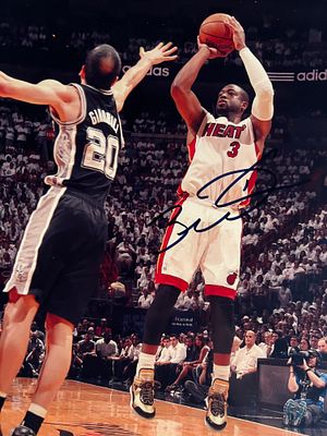 Dwyane Wade signed photo. 8x10 inches