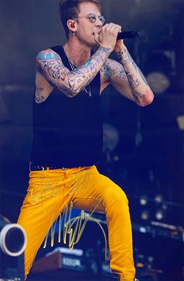 Machine Gun Kelly facsimile signed photo. Machine Gun Kelly facsimile facsimile signed photo. 