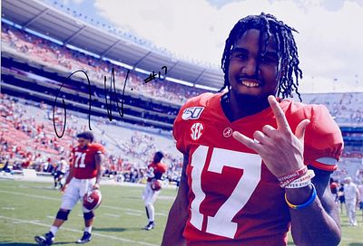 Alabama Crimson Tide Jaylen Waddle facsimile signed photo. 8x10 inches. This item is a reprint 