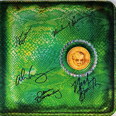 Alice Cooper Billion Dollar Babies signed album. Alice Cooper Billion Dollar Babies -1973 album. 