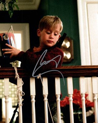 Home Alone MaCaulay Culkin facsimile signed photo. 8x10 inches. This item is a reprint of an 