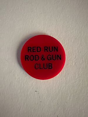 Red Run Rod & Gun club plastic disc. 1x1 inch