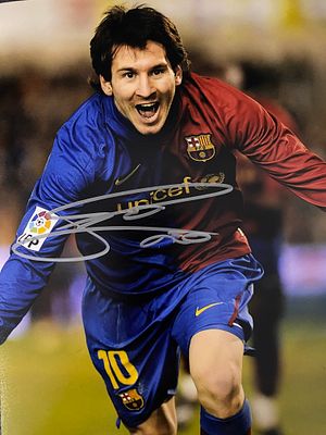 Soccer Legend Lionel Messi signed photo. Lionel Messi signed photo. 8x10 inches