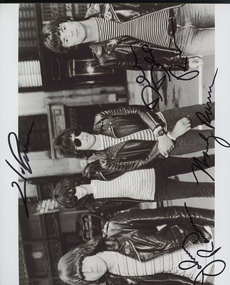 The Ramones facsimile signed photo. The Ramones signed photo autographed by Johnny Ramone, Joey 