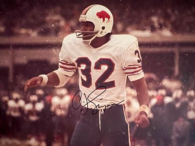 O.J. Simpson facsimile signed photo. O.J. Simpson signed photo. 8x10 inches. This item is a 