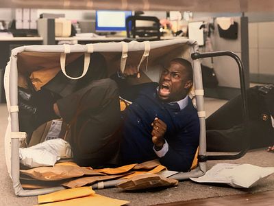 Central Intelligence Kevin Hart signed movie photo. Central Intelligence signed movie photo 