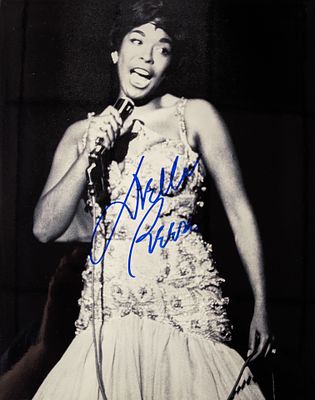 Touched By An Angel Della Reese Signed Photo. Della Reese Signed Photo. 8x10 inches