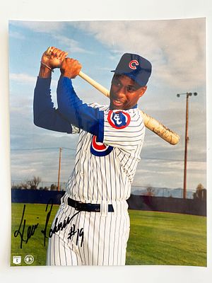 Cubs player Kevin Roberson signed photo. 8 x 10 inches.