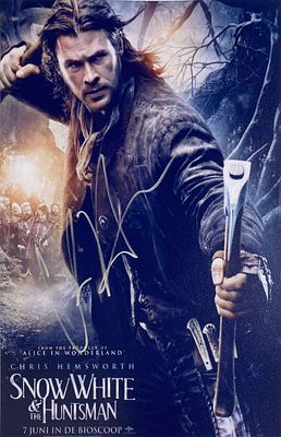 Snow White & The Huntsman Chris Hemsworth facsimile signedphoto. Snow White & The Huntsman Chris 