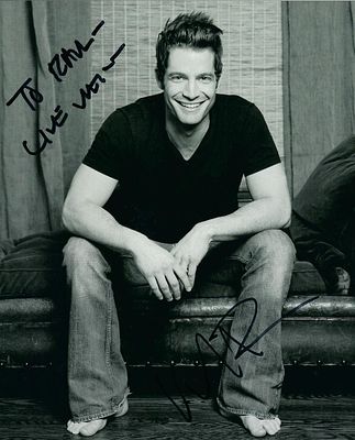 Oprah Winfrey Design Expert Nate Berkus signed photo. Nate Berkus signed photo. 8x10 inches