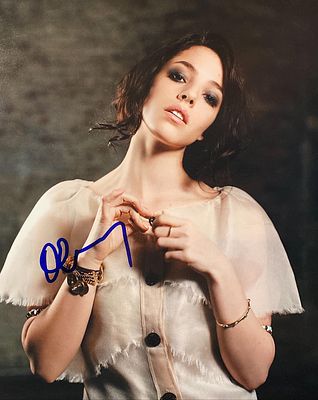 Dredd Olivia Thirlby signed photo. Olivia Thirlby signed photo. 8x10 inches