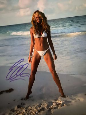 Supermodel Elle Macpherson signed photo. 8x10 inches